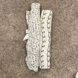 2 Lulujo baby swaddles , black white ,arrows other has swirls